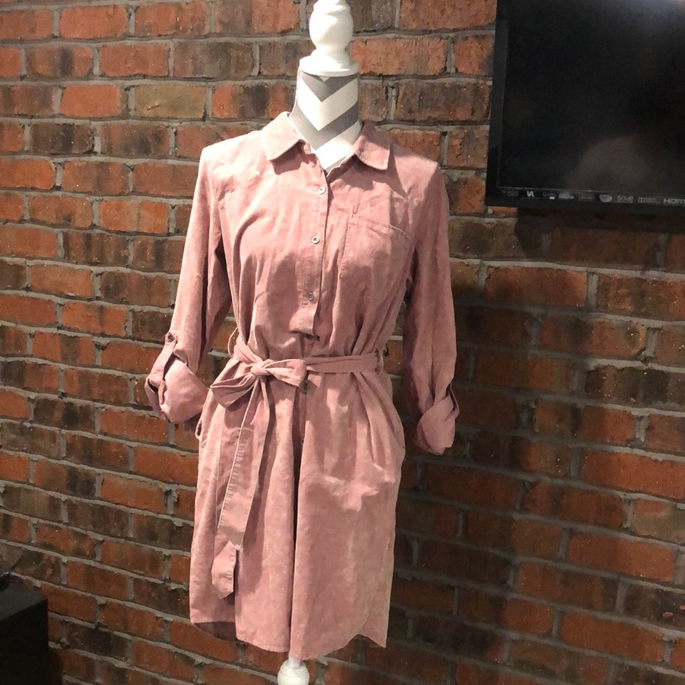 Mystery Pink Button-Up Belted Dress. Never worn. Size Small.